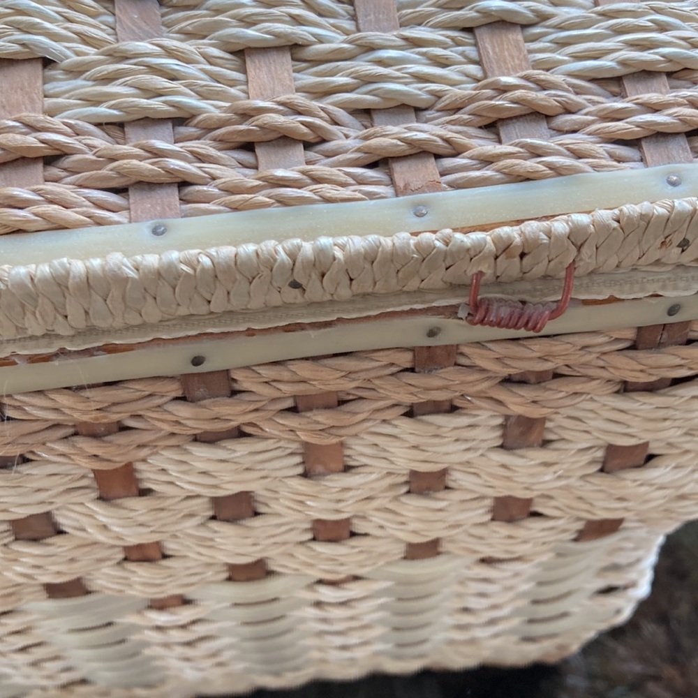 Eaton’s Vintage Sewing Basket - Picture 8 of 12